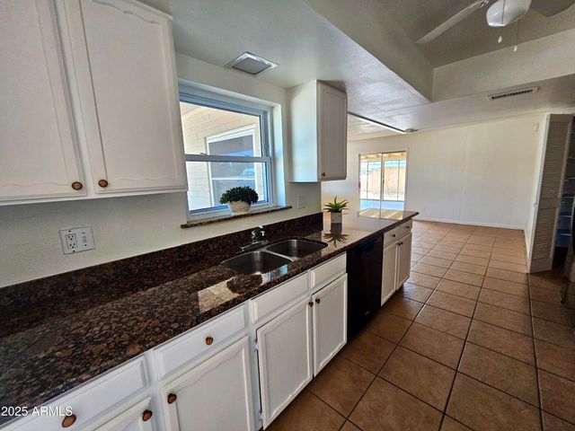 2601 E VIRGINIA Avenue, Phoenix, AZ 85008