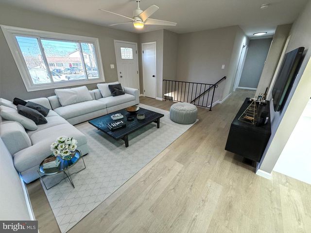 7405 ALBEMARLE DR, Manassas, VA 20111