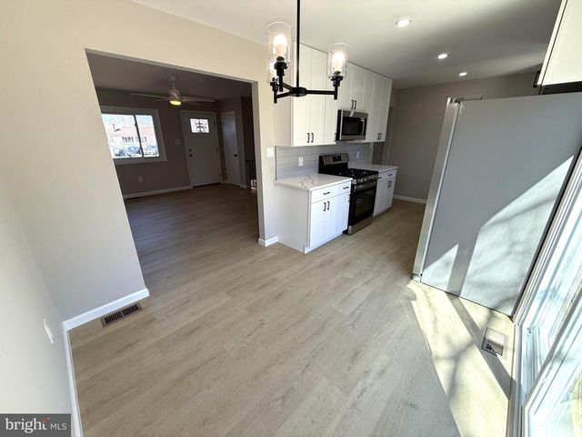 7405 ALBEMARLE DR, Manassas, VA 20111