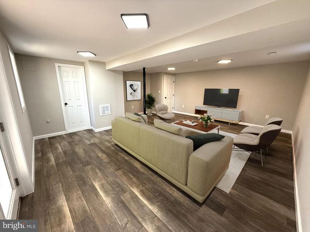 7405 ALBEMARLE DR, Manassas, VA 20111