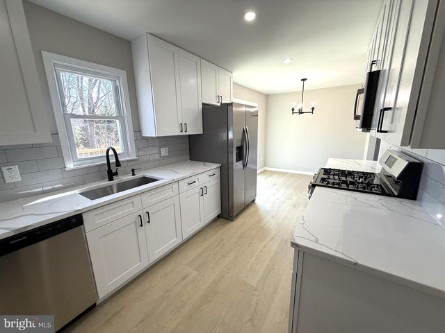 7405 ALBEMARLE DR, Manassas, VA 20111