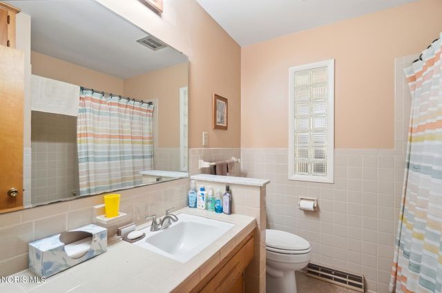 1020 Gustin Avenue, Bowling Green, OH 43402