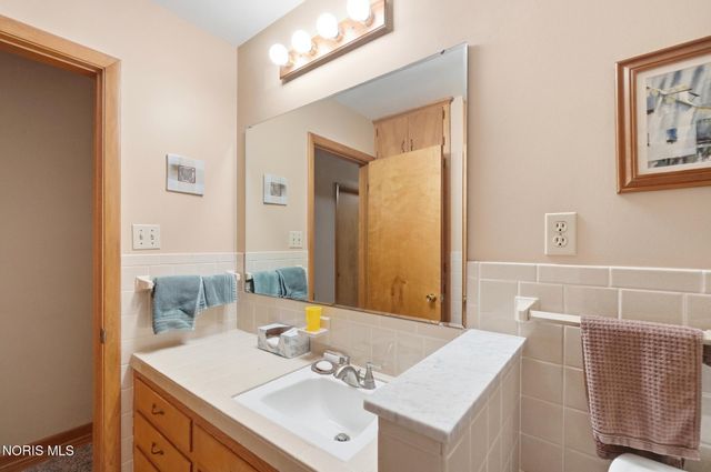 1020 Gustin Avenue, Bowling Green, OH 43402