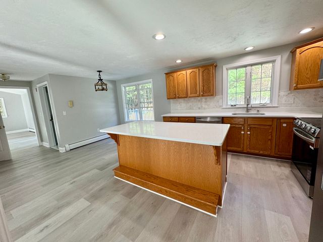 711 S Barre Road, Barre, MA 01005