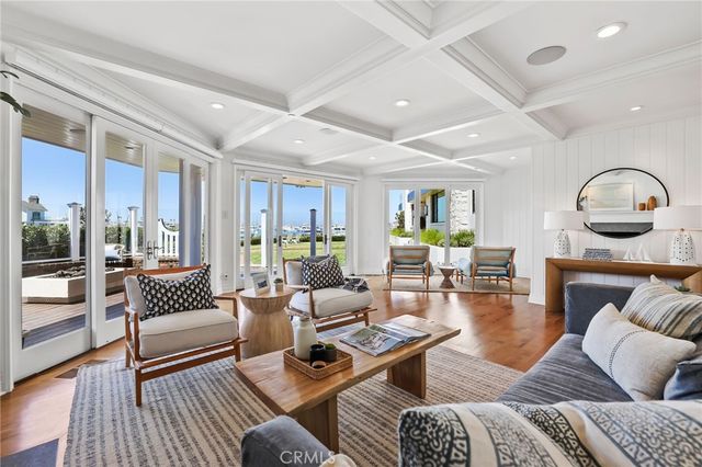 21 Bay Island, Newport Beach, CA 92661
