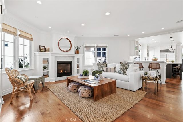 21 Bay Island, Newport Beach, CA 92661