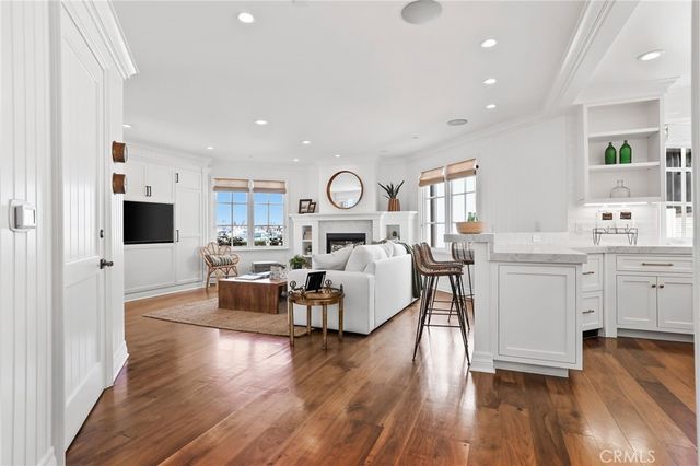21 Bay Island, Newport Beach, CA 92661