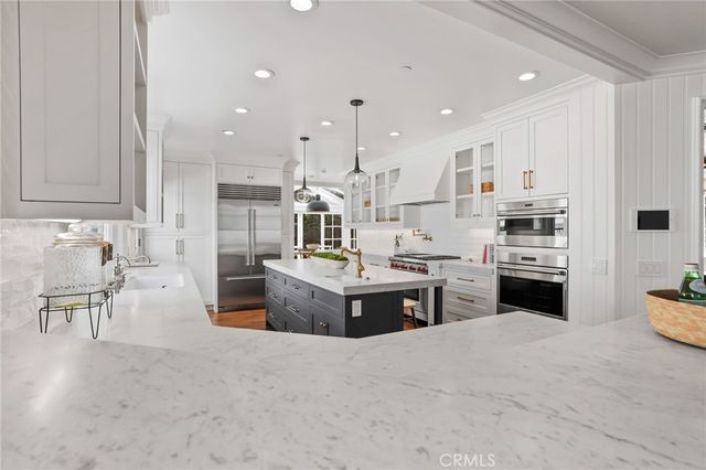 21 Bay Island, Newport Beach, CA 92661