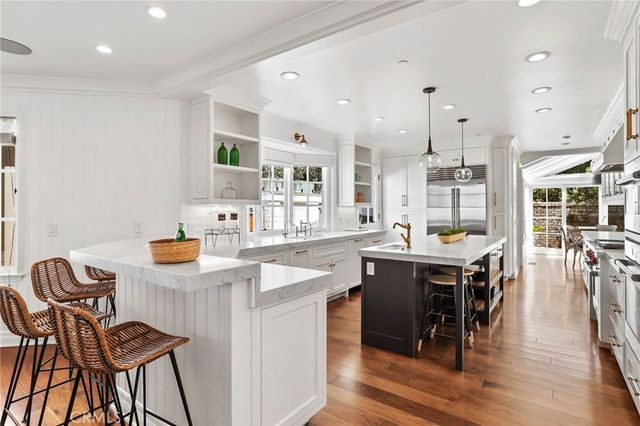 21 Bay Island, Newport Beach, CA 92661