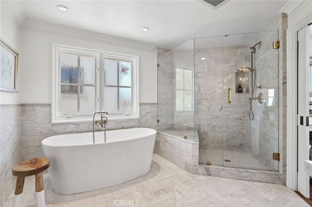 21 Bay Island, Newport Beach, CA 92661