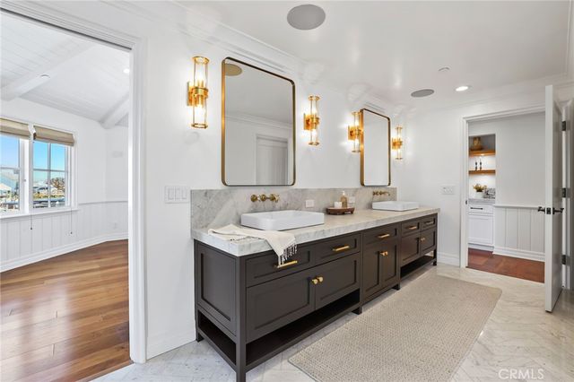 21 Bay Island, Newport Beach, CA 92661