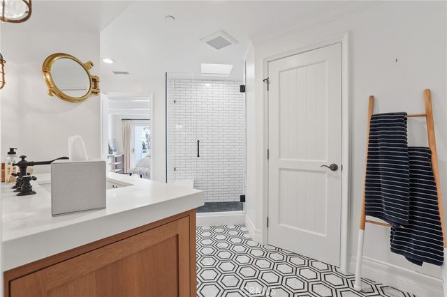 21 Bay Island, Newport Beach, CA 92661