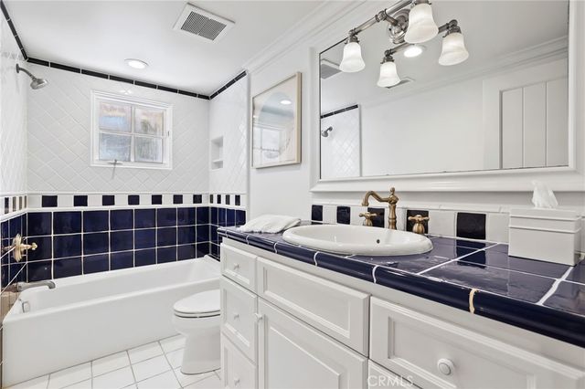 21 Bay Island, Newport Beach, CA 92661