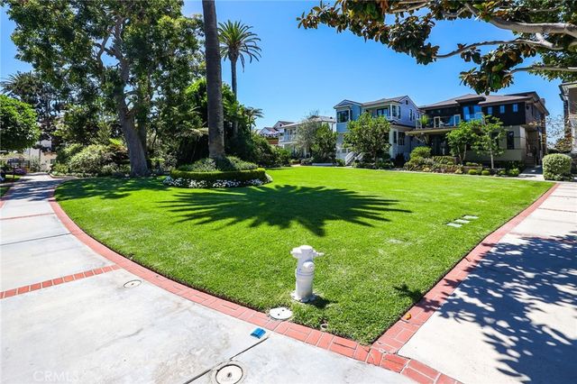 21 Bay Island, Newport Beach, CA 92661