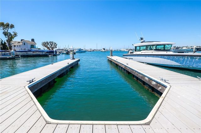 21 Bay Island, Newport Beach, CA 92661