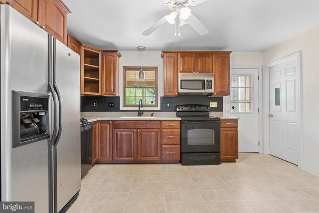 24 WETHERBURN DR, Downingtown, PA 19335