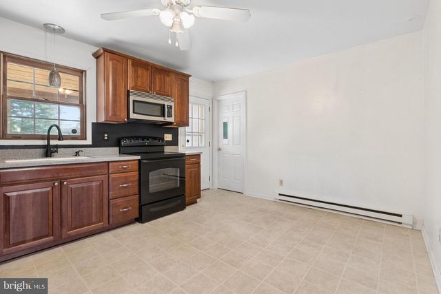 24 WETHERBURN DR, Downingtown, PA 19335
