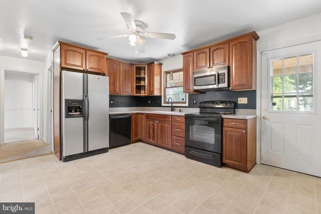 24 WETHERBURN DR, Downingtown, PA 19335
