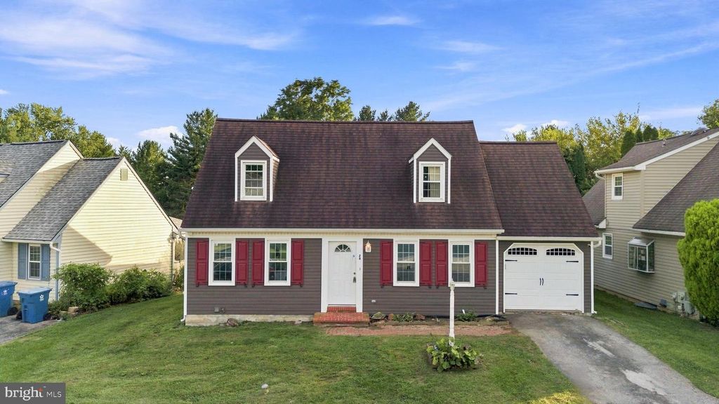24 WETHERBURN DR, Downingtown, PA 19335