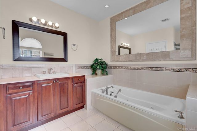 77 Constantine Way, Mount Sinai, NY 11766