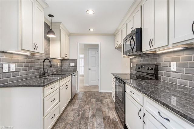 5900 Cottonwood Lane, Winston-salem, NC 27103