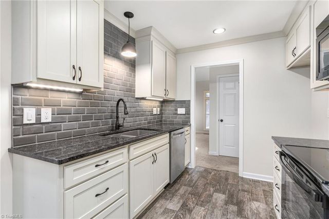 5900 Cottonwood Lane, Winston-salem, NC 27103