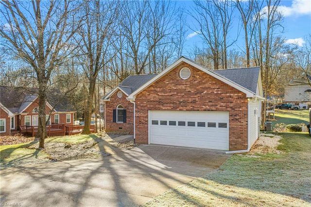 5900 Cottonwood Lane, Winston-salem, NC 27103