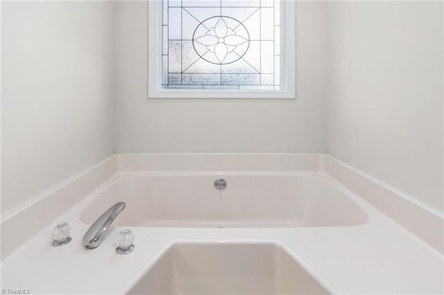 5900 Cottonwood Lane, Winston-salem, NC 27103