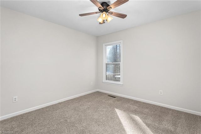 5900 Cottonwood Lane, Winston-salem, NC 27103