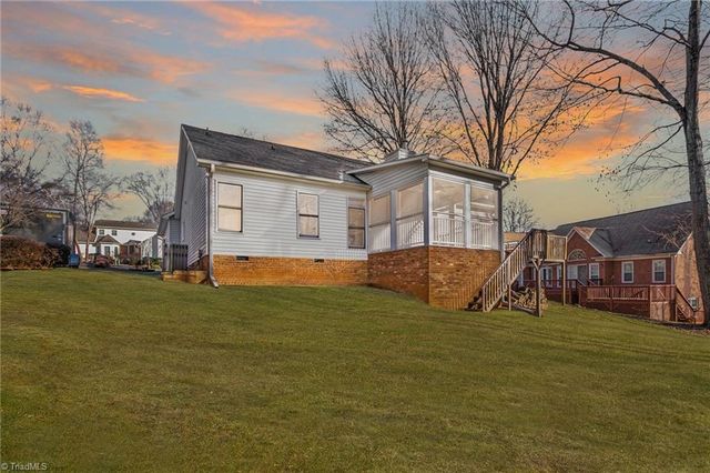 5900 Cottonwood Lane, Winston-salem, NC 27103