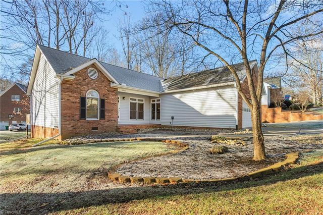 5900 Cottonwood Lane, Winston-salem, NC 27103