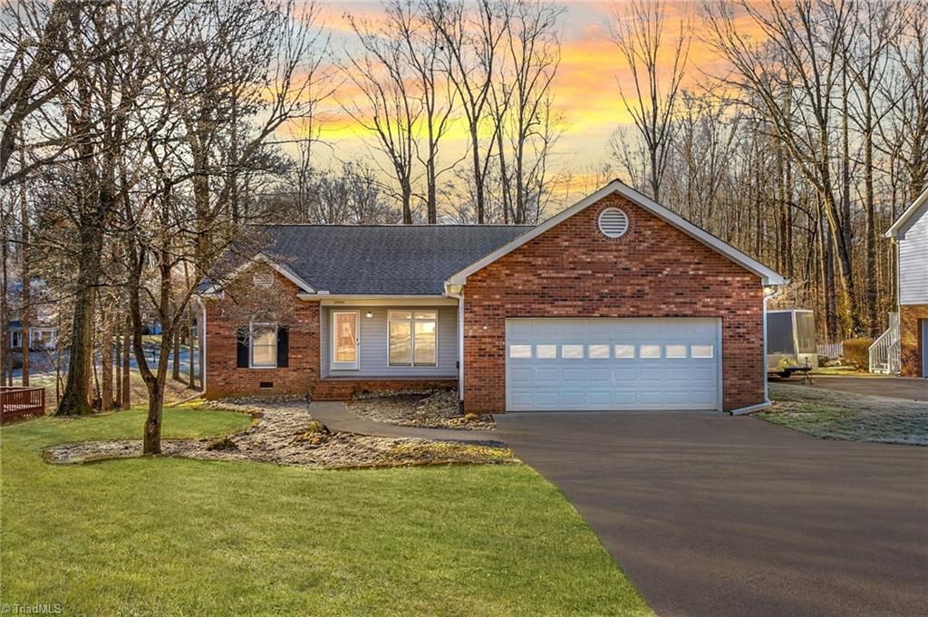 5900 Cottonwood Lane, Winston-salem, NC 27103