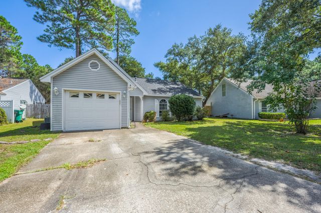 1057 Emerald Lane, Fort Walton Beach, FL 32547