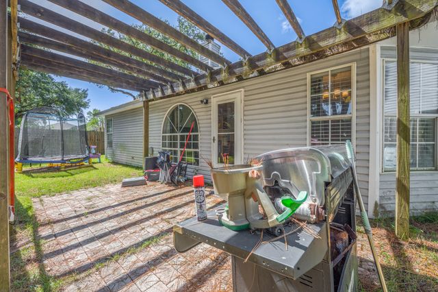 1057 Emerald Lane, Fort Walton Beach, FL 32547