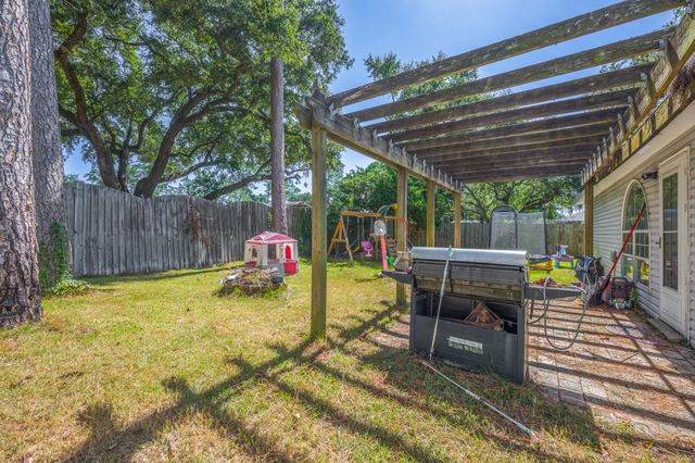 1057 Emerald Lane, Fort Walton Beach, FL 32547