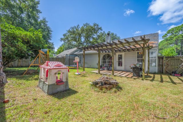 1057 Emerald Lane, Fort Walton Beach, FL 32547