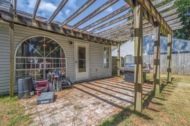 1057 Emerald Lane, Fort Walton Beach, FL 32547