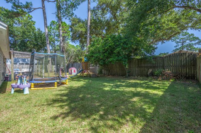 1057 Emerald Lane, Fort Walton Beach, FL 32547