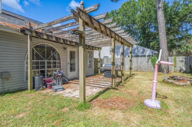 1057 Emerald Lane, Fort Walton Beach, FL 32547