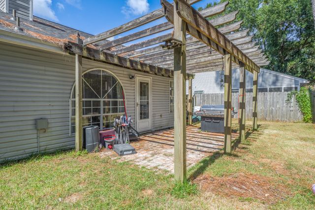 1057 Emerald Lane, Fort Walton Beach, FL 32547