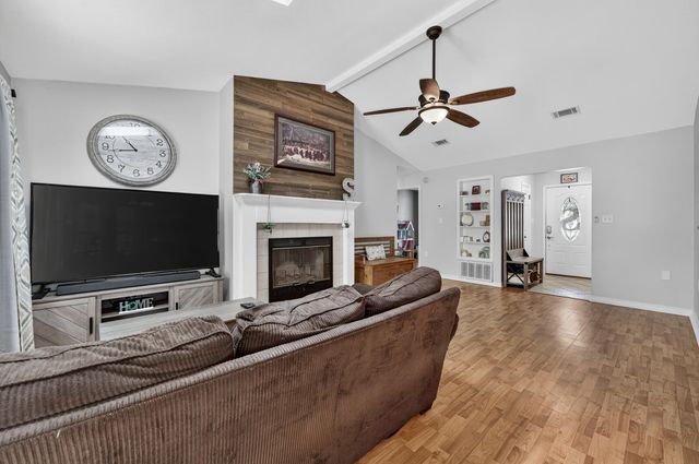 1057 Emerald Lane, Fort Walton Beach, FL 32547