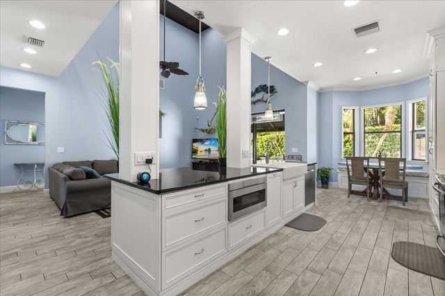 200 VINE STREET, Oviedo, FL 32765