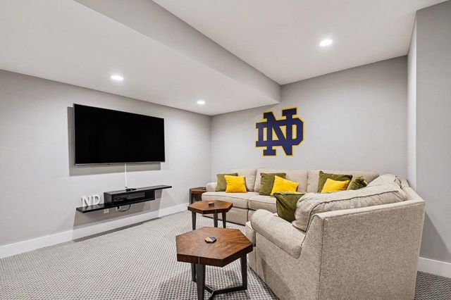 1253 Echoes Circle, South Bend, IN 46617