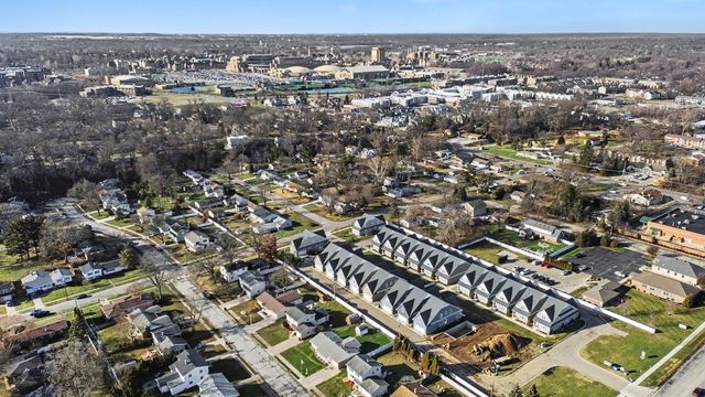 1253 Echoes Circle, South Bend, IN 46617