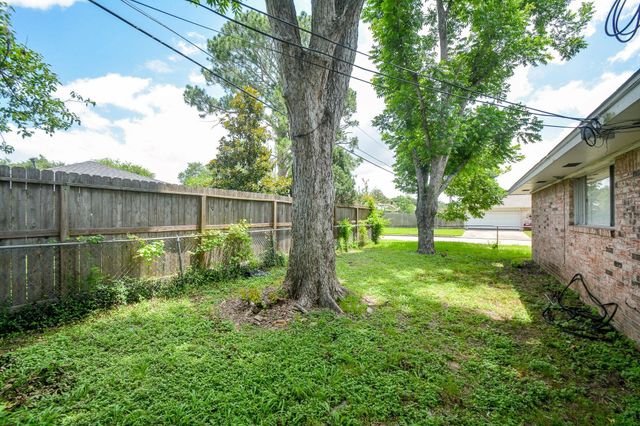 6002 Verdome Lane, Houston, TX 77092