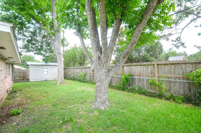 6002 Verdome Lane, Houston, TX 77092
