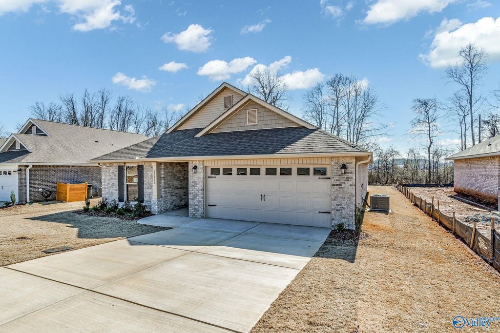 15439 Springbrook Trace, Athens, AL 35611