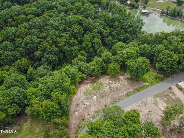 101 Pointe Drive, Piney Flats, TN 37686