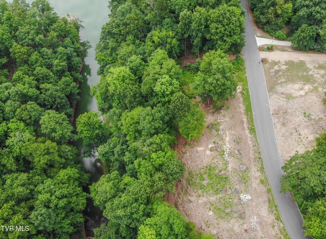 101 Pointe Drive, Piney Flats, TN 37686