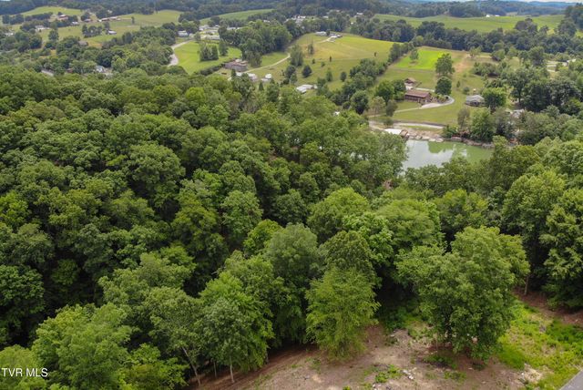 101 Pointe Drive, Piney Flats, TN 37686